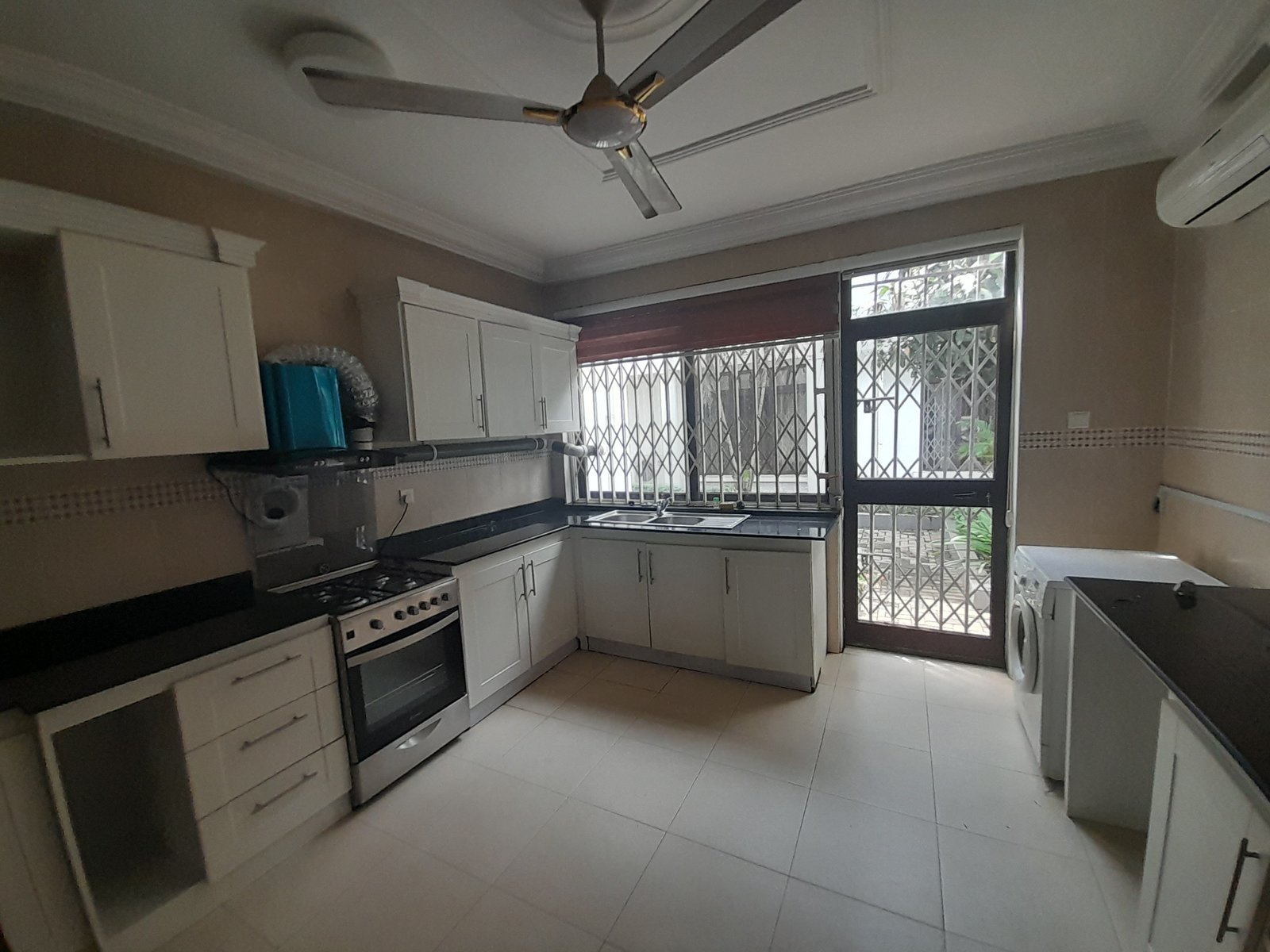 4 Bedroom Townhouse For Rent