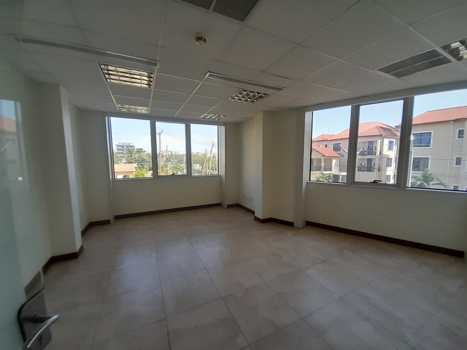350sqm Size Commercial Space For Rent 