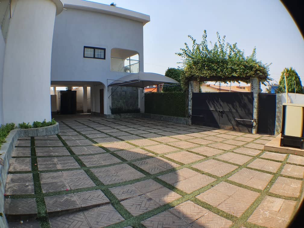 4 Bedroom House With Swimming Pool For Rent