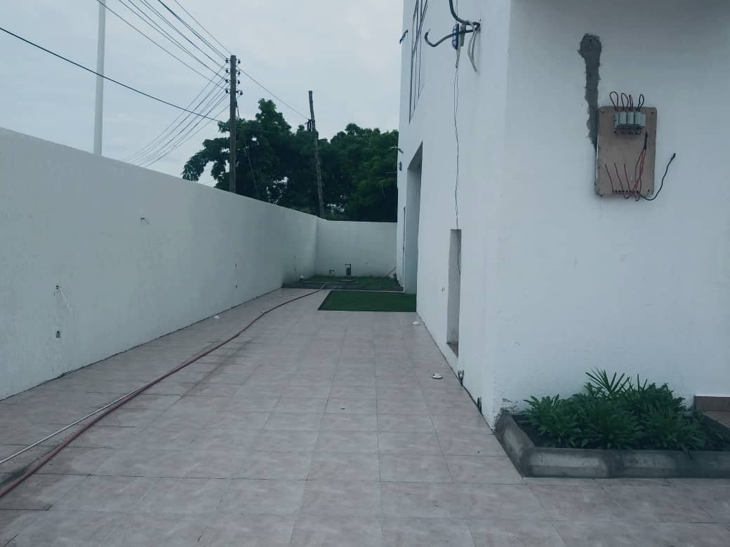 Executive 5 Bedroom Townhouse For Rent 