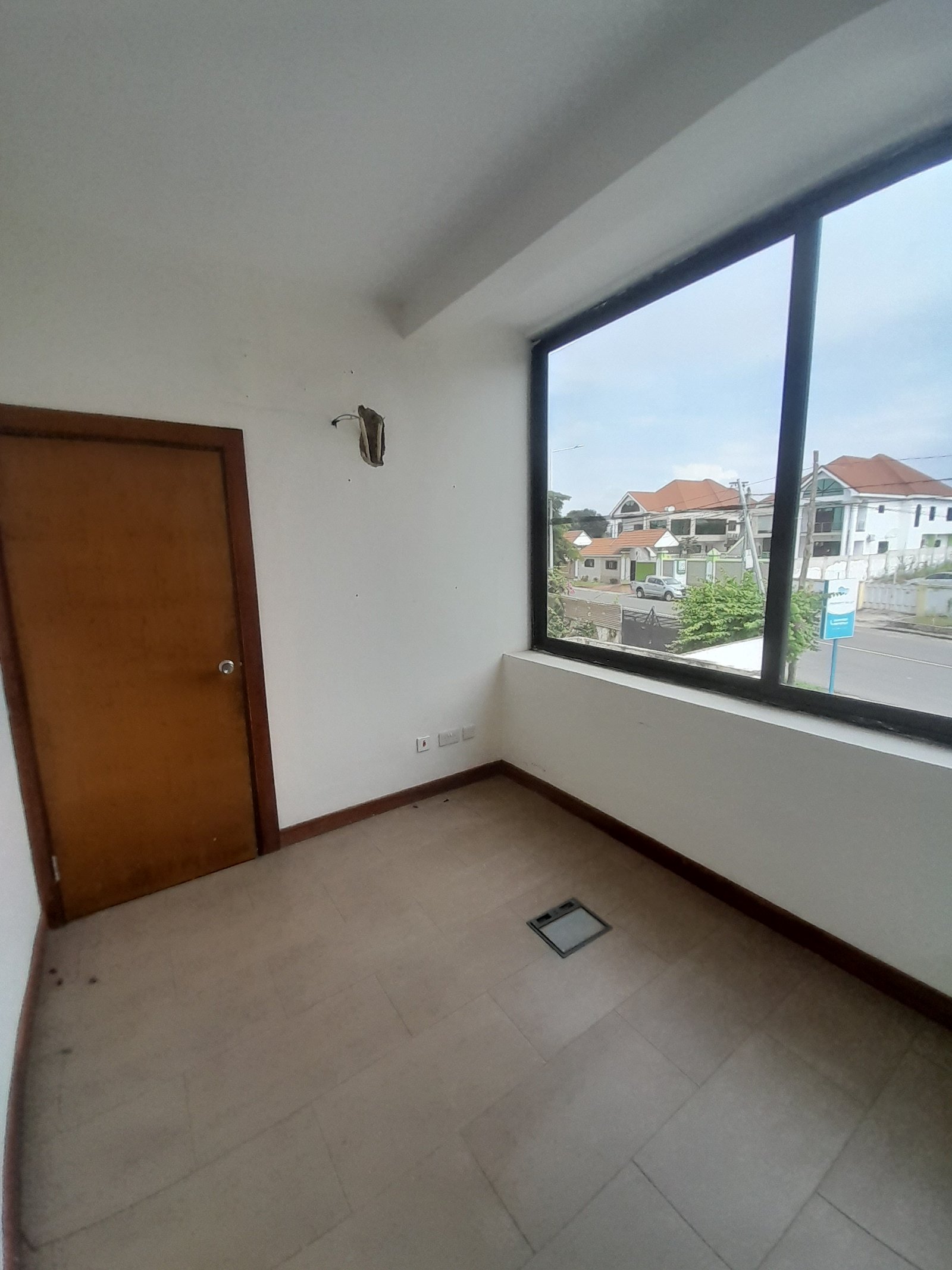 400sqm Size Commercial Space For Rent