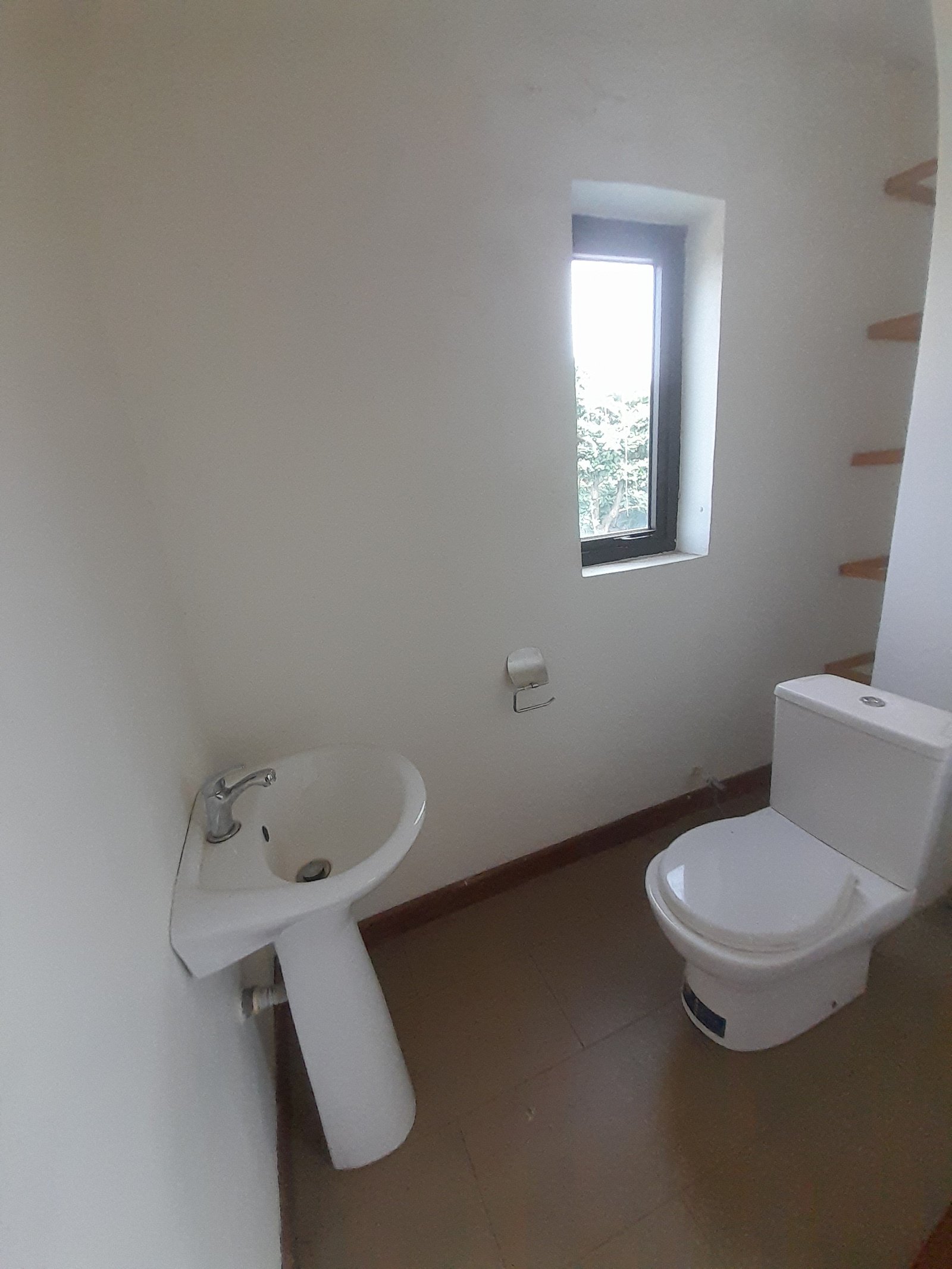 400sqm Size Commercial Space For Rent