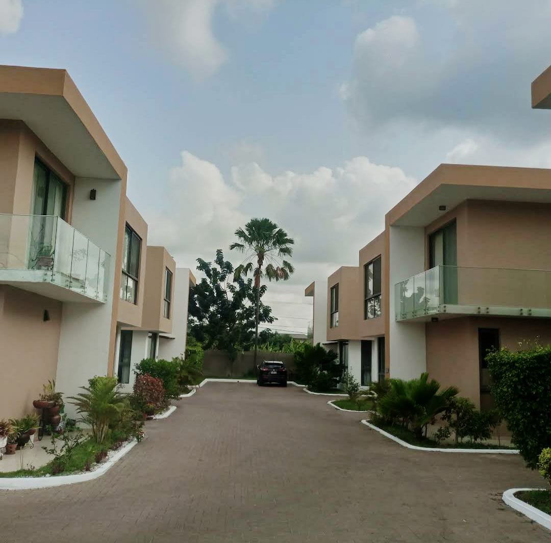Executive 4 Bedroom House For Sale