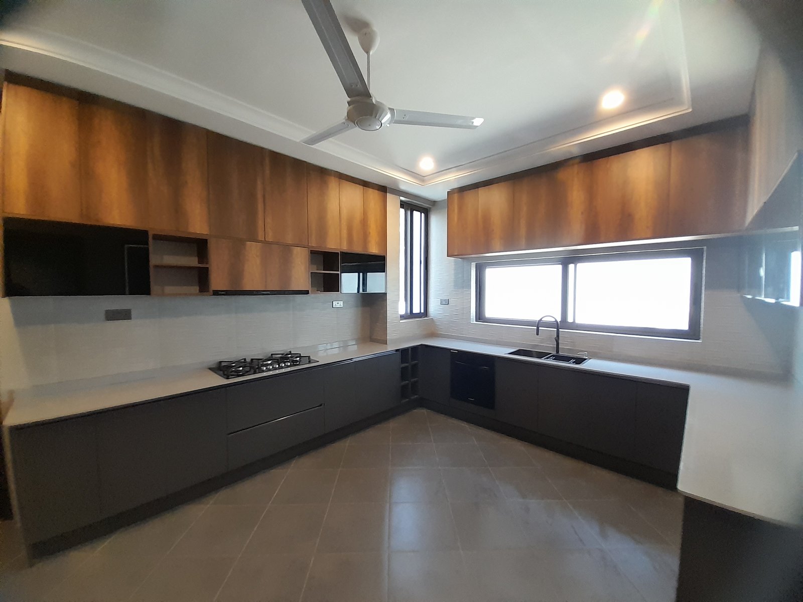 Executive 4 Bedroom Townhouse For Sale